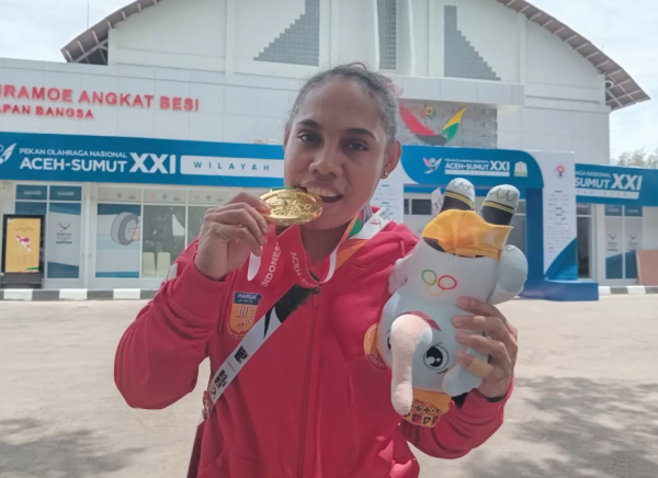 lifter_muda_papua_pecahkan_rekor_nasional_di_pon_xxi_acehsumut_840x576