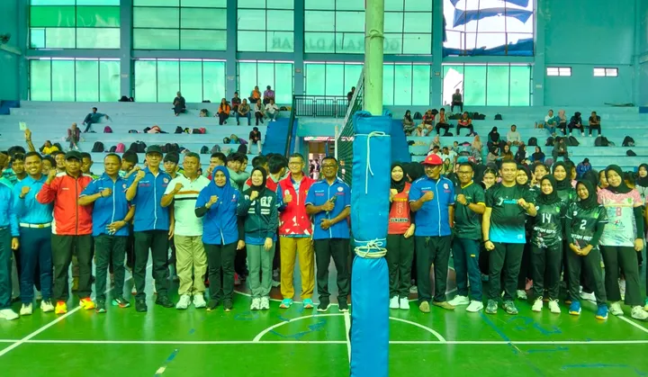 Pekan Olahraga Kota (Porkot) Batam VI 2025 resmi dibuka dengan penuh semangat dan antusiasme tinggi para atlet voli dari penjuru Kota Batam . Pekan Olahraga Kota (Porkot) Batam VI 2025 resmi dibuka dengan penuh semangat dan antusiasme tinggi para atlet voli dari penjuru Kota Batam .