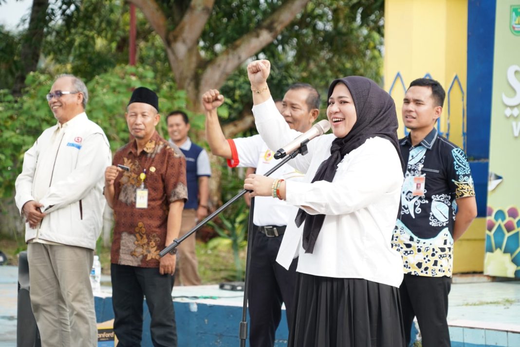 Camat Lubukbaja, Sri Miranti Adisty, SSTP, M.Si, berikan semangat membawa kepada  Kontingen Kecamatan Lubukbaja yang akan berlaga pada Pekan Olahraga Kota (Porkot) VI Tahun 2025 7 - 14 September 2025. Camat Lubukbaja, Sri Miranti Adisty, SSTP, M.Si, berikan semangat membawa kepada Kontingen Kecamatan Lubukbaja yang akan berlaga pada Pekan Olahraga Kota (Porkot) VI Tahun 2025 7 - 14 September 2025.