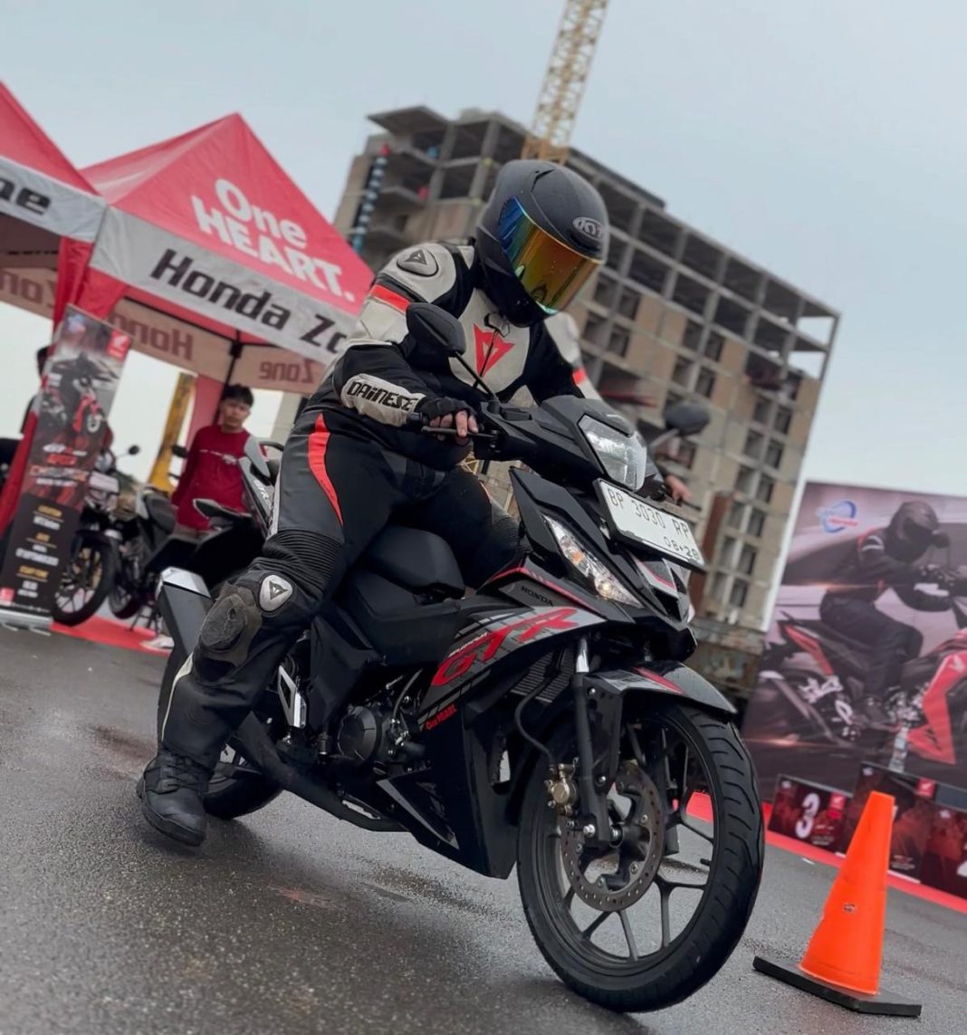 Penampilan dalam Aksi adu cepat penuh adrenalin tersaji dalam GTR150 Speed Challenge yang digelar PT Capella Dinamik Nusantara selaku Main Dealer sepeda motor Honda untuk wilayah Kepulauan Riau.